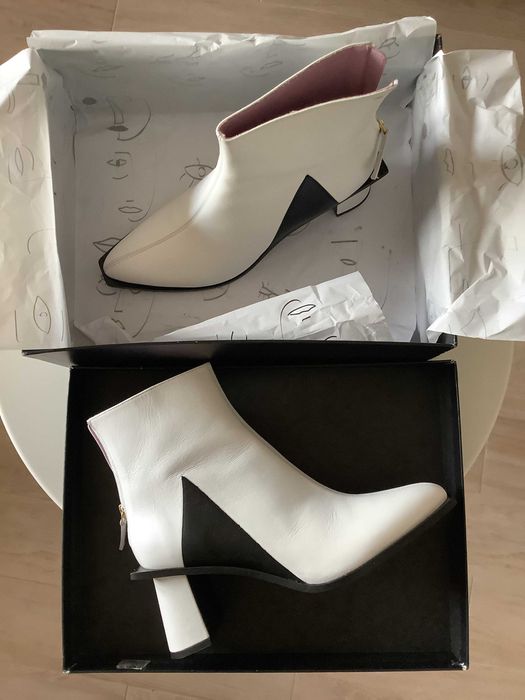 Botas em pele (preto e branco)