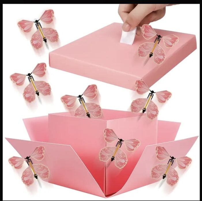 Святковий бокс для привітання з метеликами