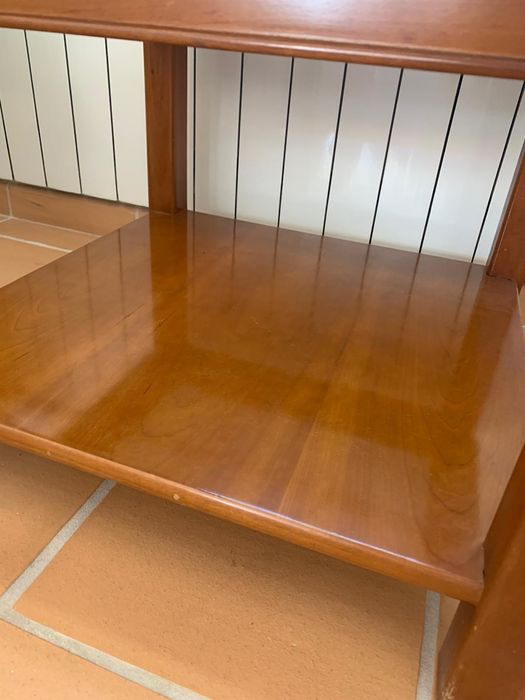 Mesa em  cerejeira e vidro