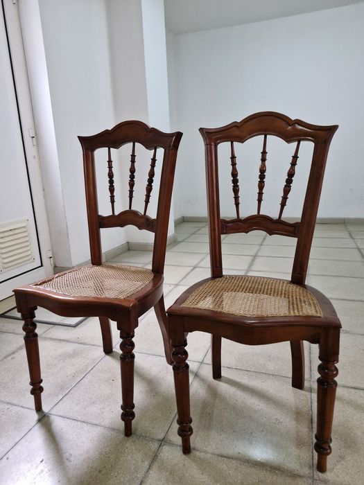 Cadeiras  em madeira maciça