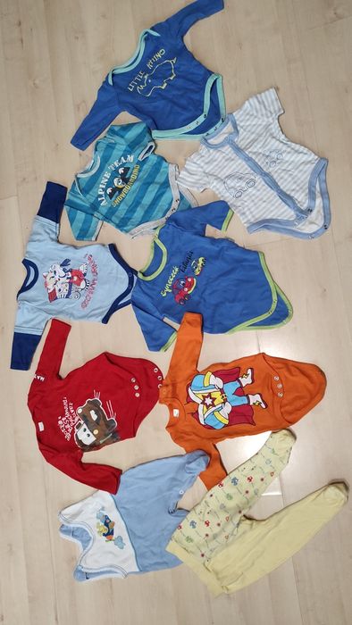 Body dziecięce 7szt, śpiochy i półśpiochy rozm 62