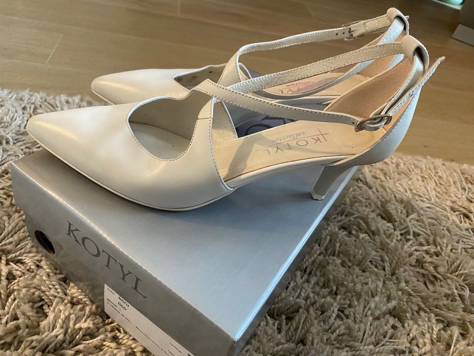 Czółenka ślubne Kotyl roz. 38