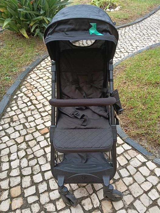 Carrinho bebé dobrável cabine avião