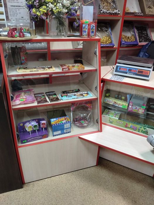 Продам меблі для магазину.