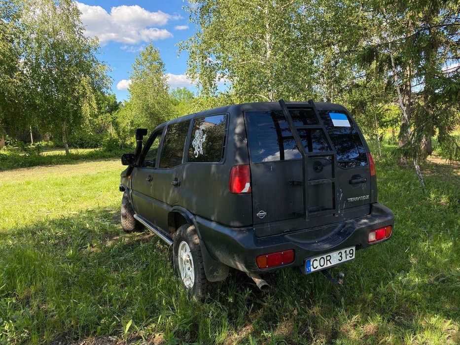 Продаю Nissan Terrano II 1993 2.4 бензин МКПП 4x4