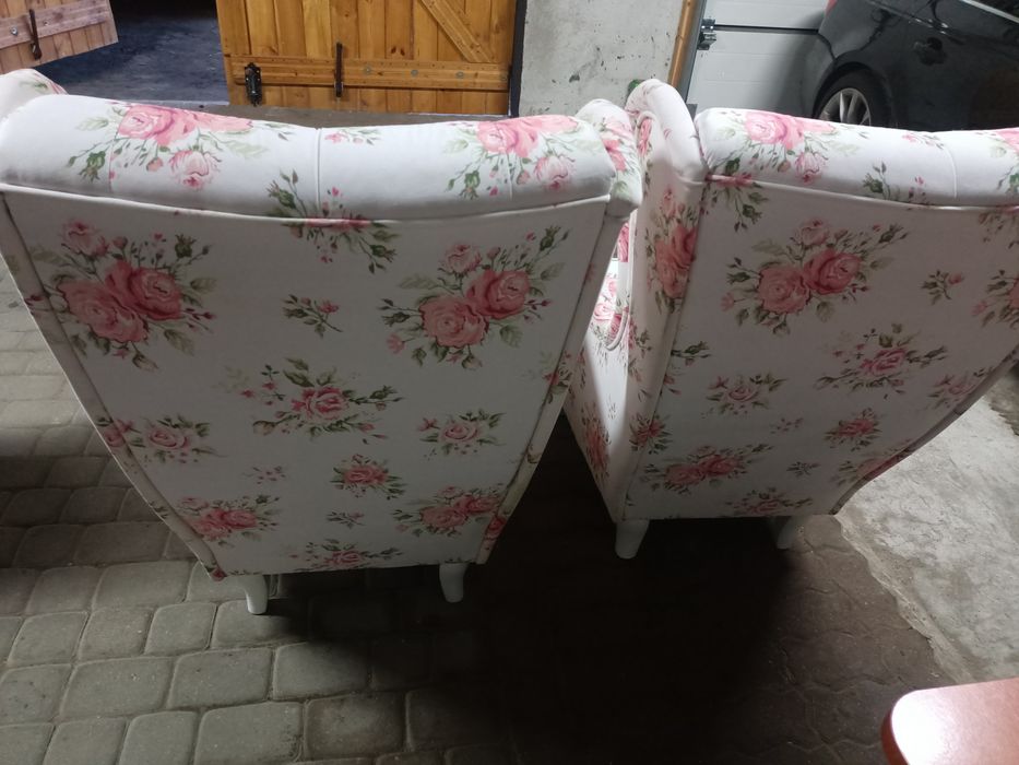 Fotele retro piękne z krzesłami