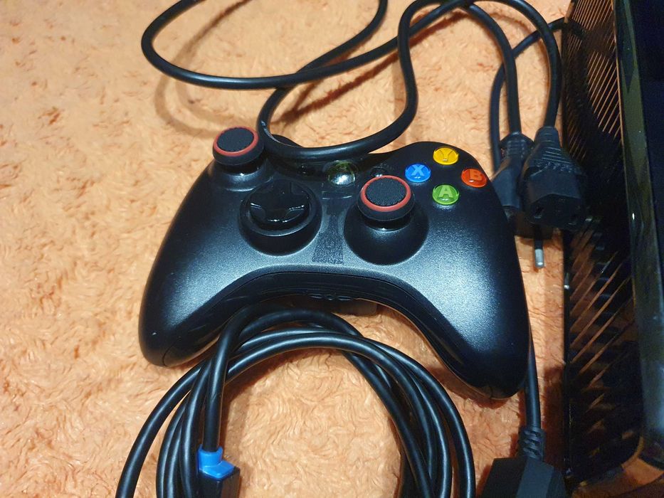 Xbox 360 Slim Console (Glossy Black) 250 GB RGH 3 + Controller64170802143234123