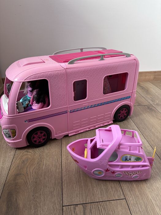 Zestaw dlanlalek Barbie. Kamper. Statek lalki