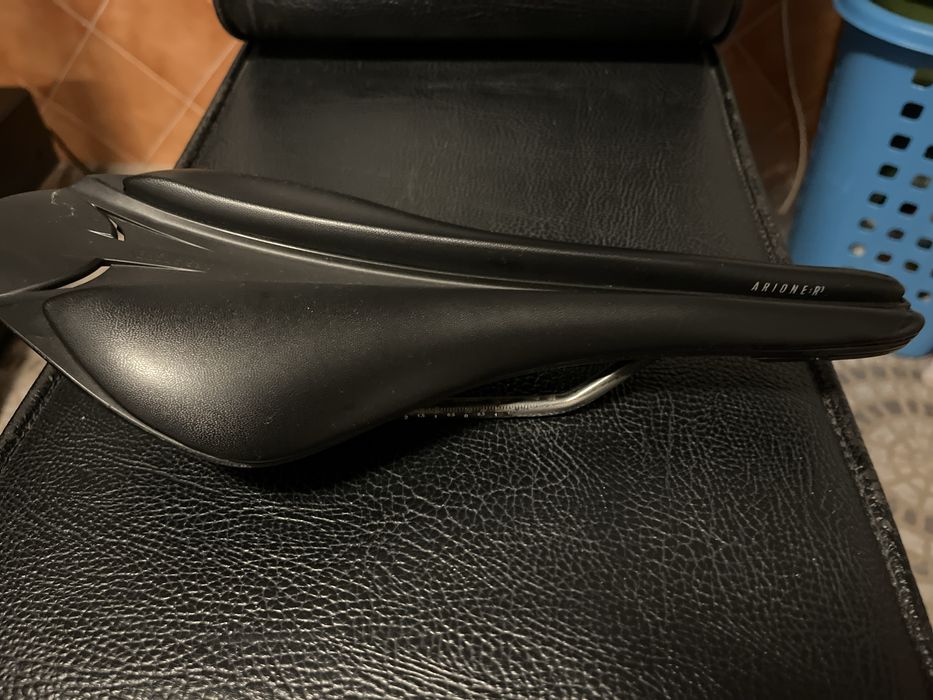 Selim bicicleta marca Fizik Arione R3