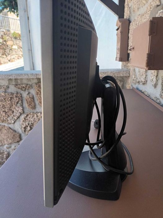 Monitor+Teclado+Colunas