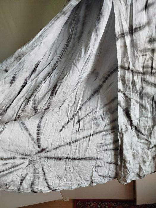 Szara sukienka na ramiączka boho we wzór Urban Love S 36