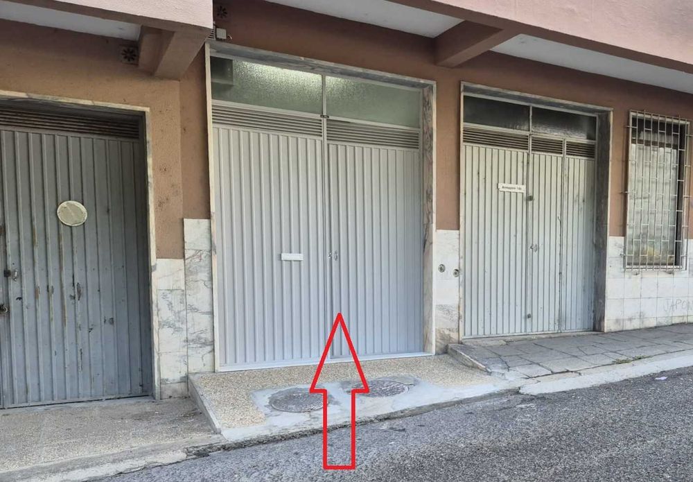 AGUALVA - Garagem/armazém com escritório e WC