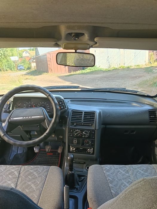 Автомобіль ваз лада211012
