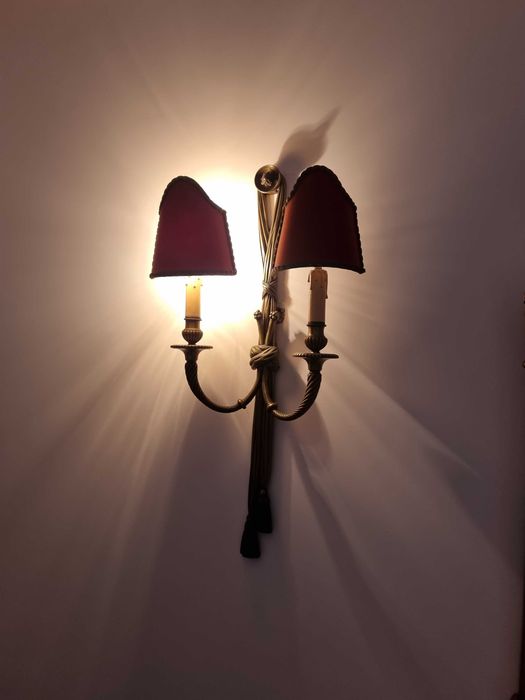 Par de Apliques de Parede Clássicos – Bronze e Veludo Bordeaux