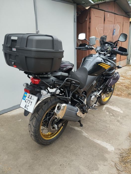 Мотоцикл сузукі встром 650