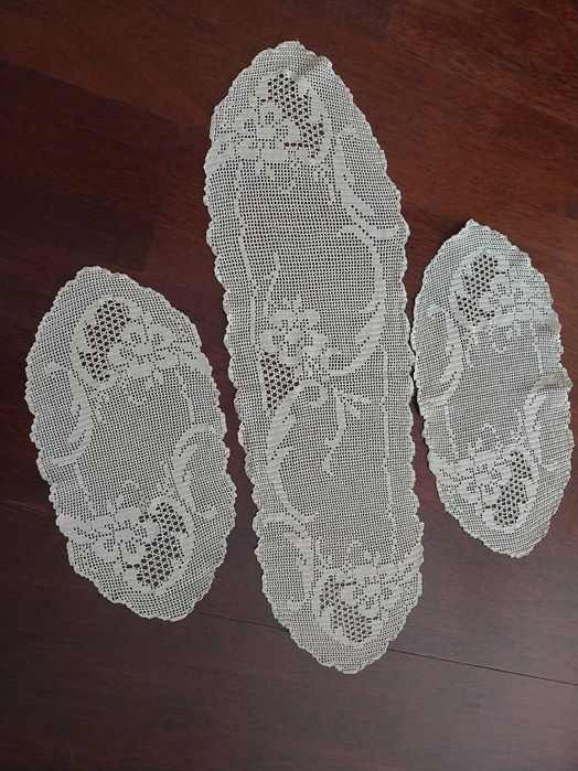 conjunto de naperons em crochet de linha fina