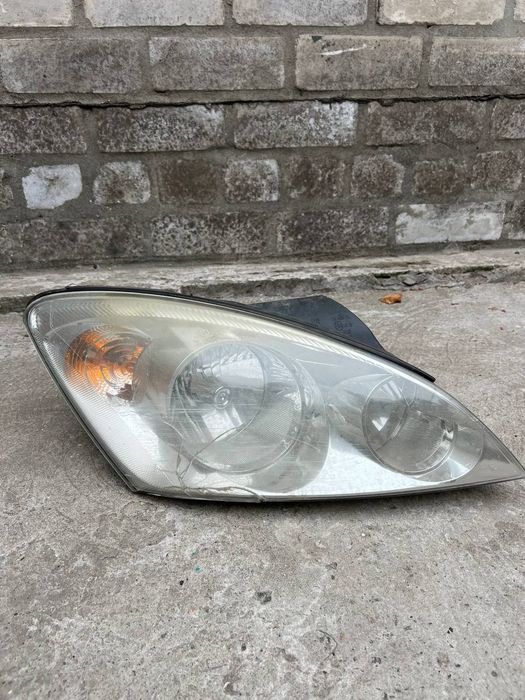 Фара передня права Kia Ceed 2007-2009