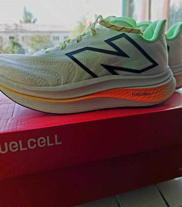 Кросівки жіночі, new balance, 25,5 см. , розмір 40. карбон. нові