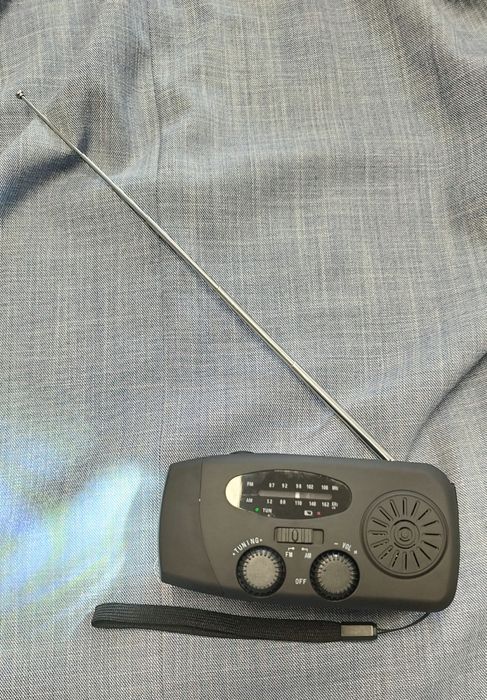 > Rádio Preto Novo – Manivela, Solar, Lanterna e Powerbank!