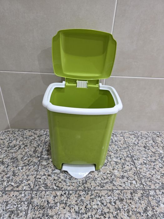 Caixote do lixo verde
