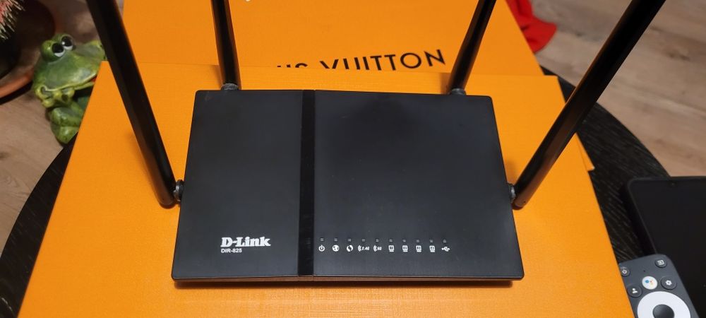 Router D-Link dir-825