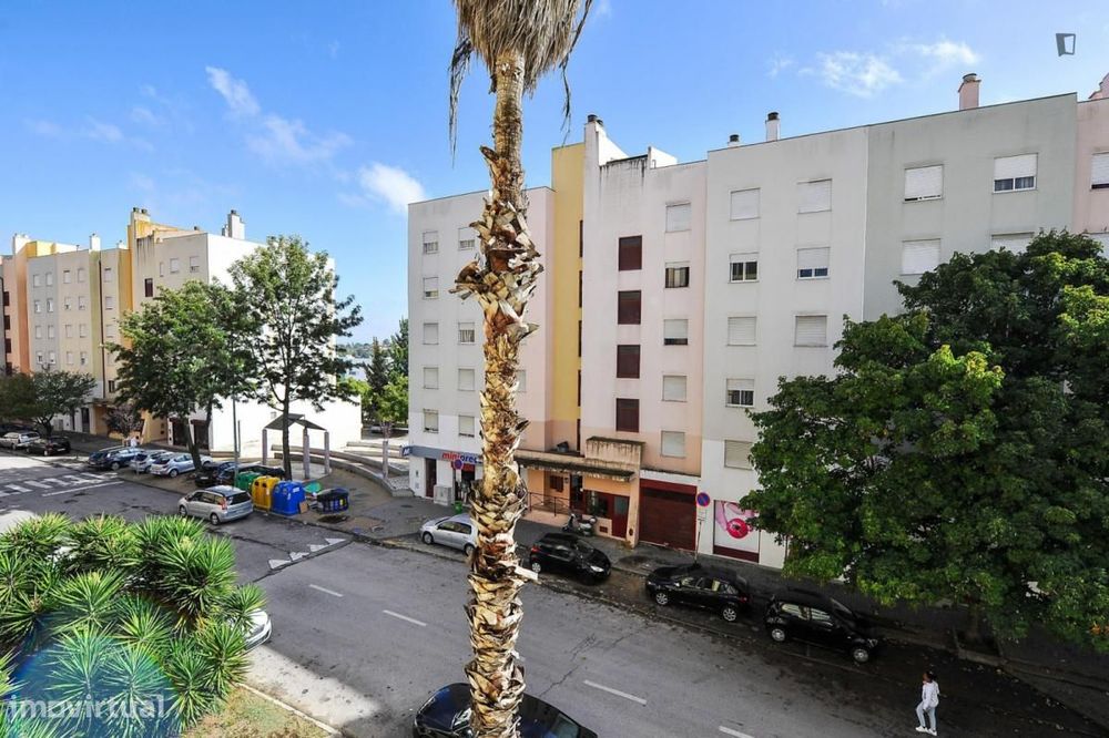 Quarto - localizado em Setubal