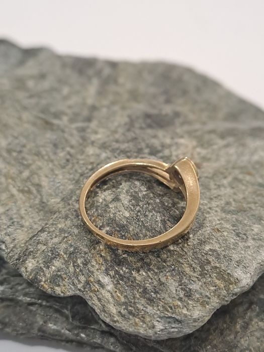 Delikatny złoty pierścionek Pr.333  Stan idealny roz.12