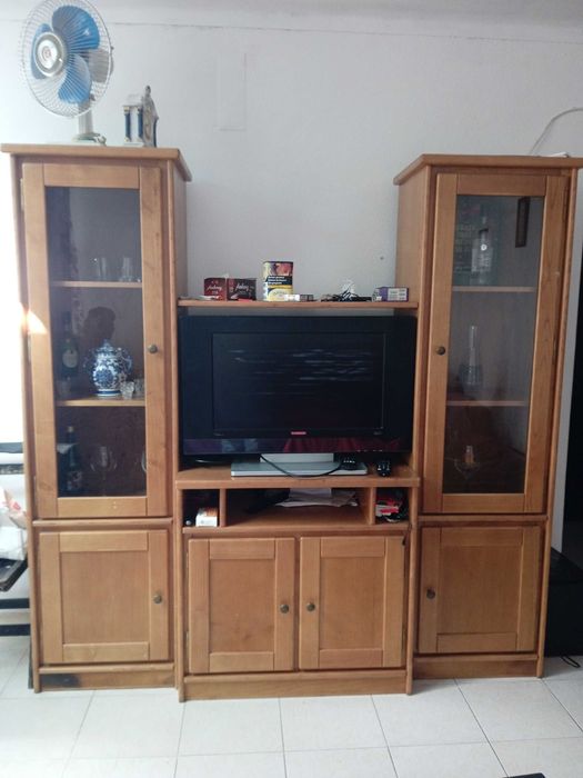 Estante e TV completa