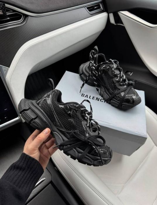 Стильні кросівки Balenciaga