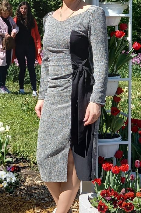 Вишукана  сукня з ніжними паєтками