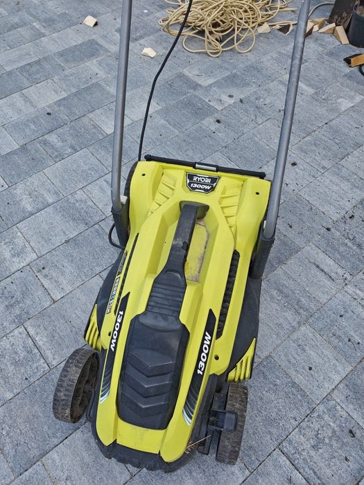 RYOBI Kosiarka elektryczna 1300 W