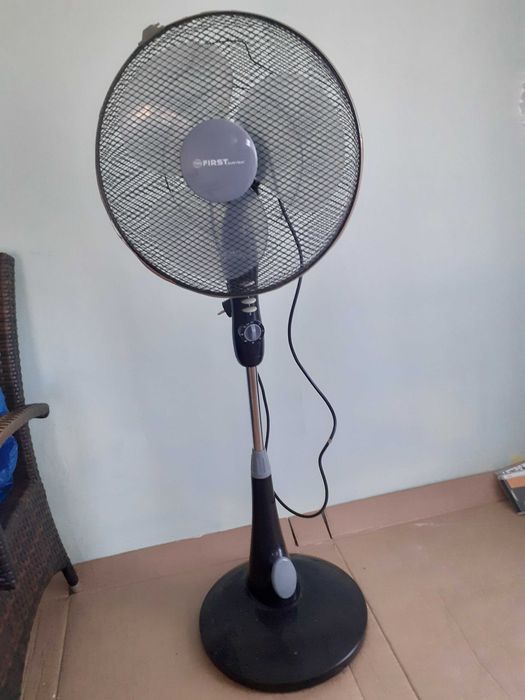 Sprzedam wiatrak czarny wys.150 cm używany