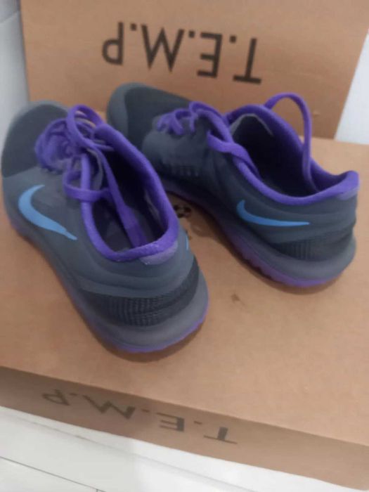 жіночі кросовки Nike