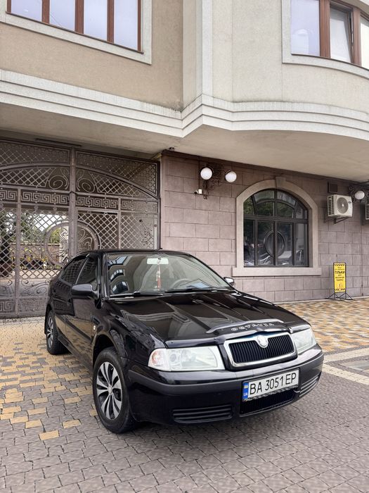 Продам  авто TOUR  (OCTAVIA )