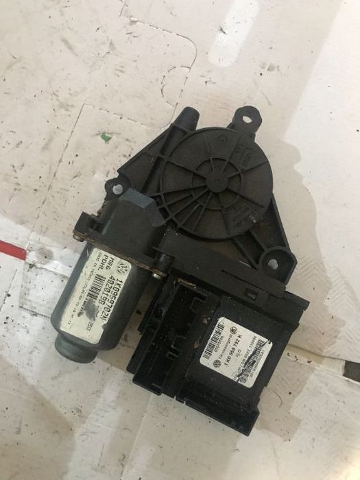 SILNICZEK SZYBY PRZEDNIEJ VW AUDI SKODA SEAT 1K0959792K