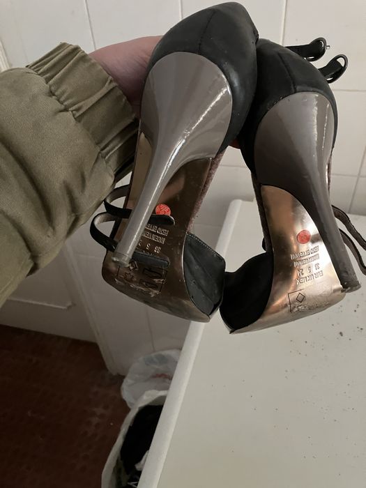 Sandalias fechadas Zara plataforma e sapato alto Zara 38