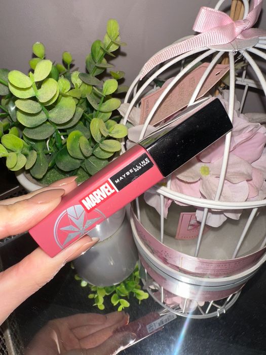 pomadka super stan szminka w płynie Maybelline kolor 80 ruler matowa