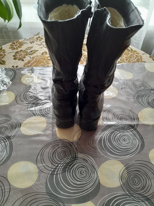 Жіночі шкіряні зимові чоботи.