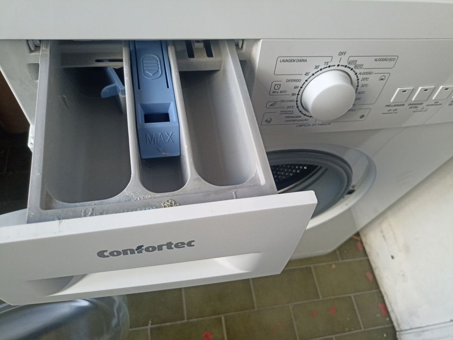 Máquina de lavar roupa Confortec quase nova