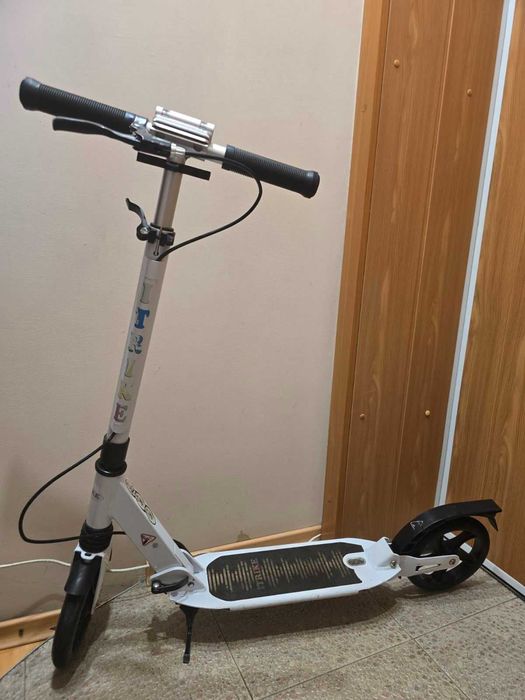 Продам качественный самокат ITRIKE в отличном состоянии
