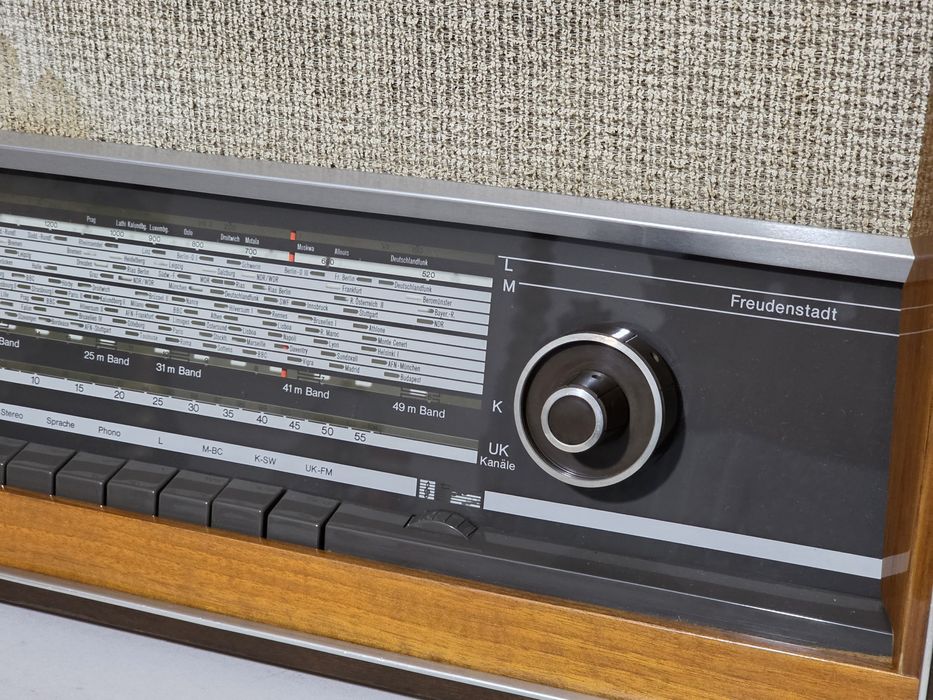 Rádio antigo reparado SABA
