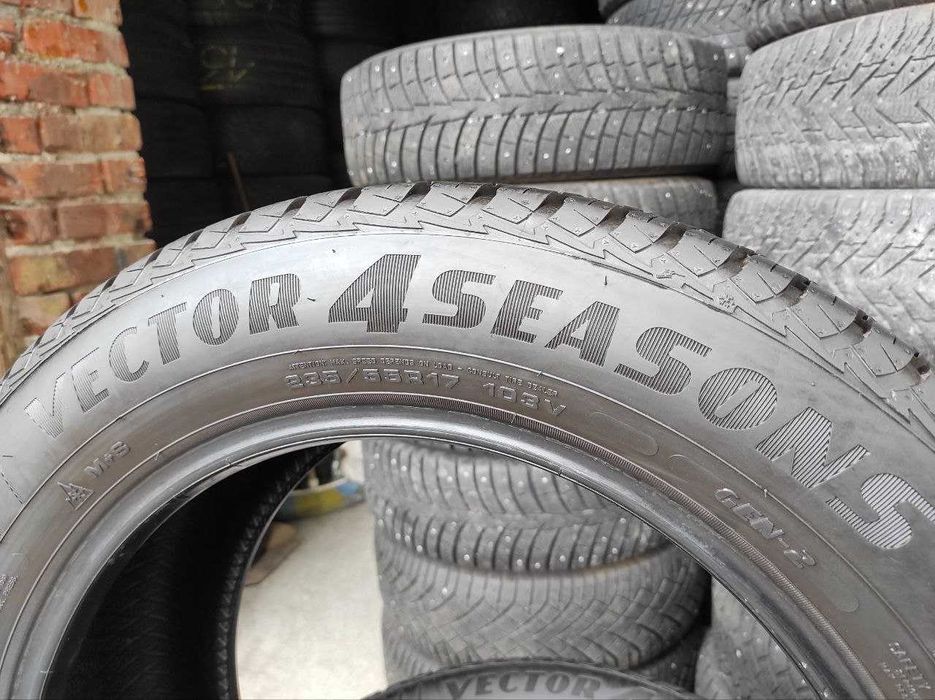 GoodYear Vector 4 Seasons Gen-2 235/55r17 103V XL 2шт, 19год, 7мм, M+S