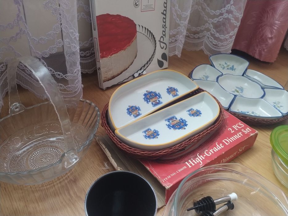Тарелки блюдо ваза чашка конфетница салатница  сахарница тортовница
