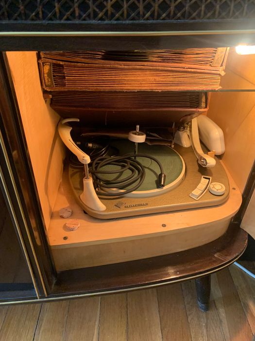 Rádio antigo telefunkan Kuba