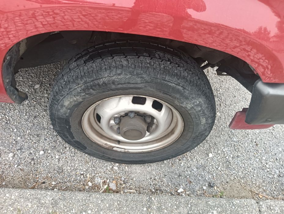 Nissan Pickup como nova