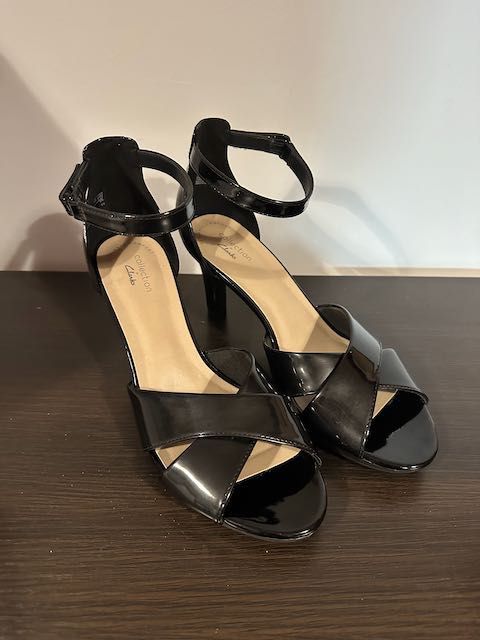 Nowe eleganckie sandały Clarks, rozm. 39,5