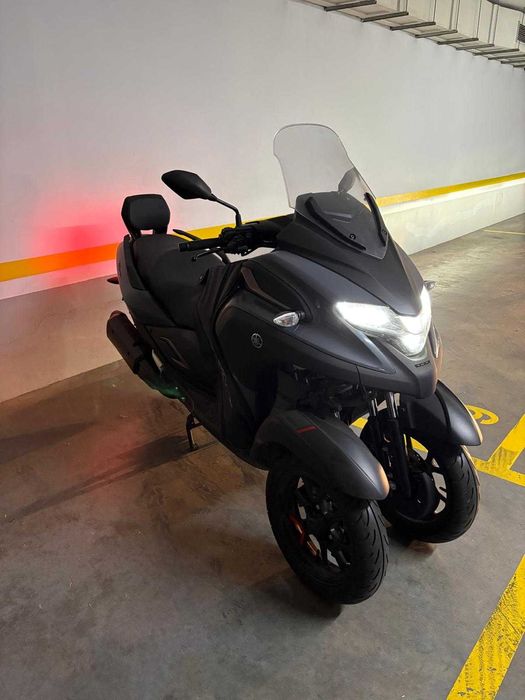 Yamaha Tricity 300 | 2023 | 4500km | Como novo | Carta de carro
