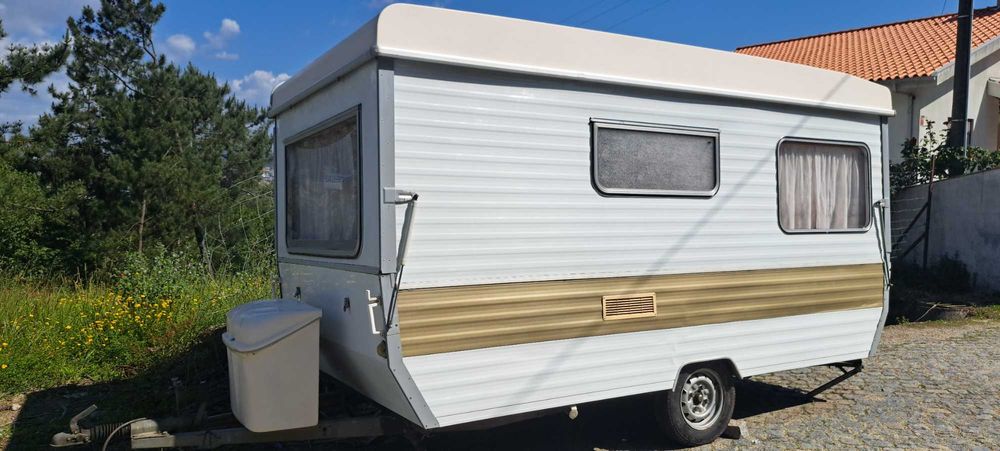 Caravana rebativel com avançado .