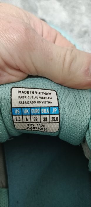Продам Жіночі кросівки MIZUNO 39 розмір