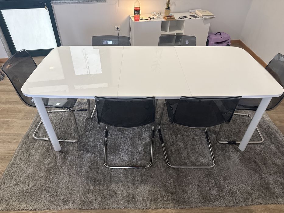 mesa branca extensivel com 6 cadeiras
